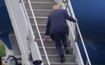 Trump stumbling on Air Force One stairs