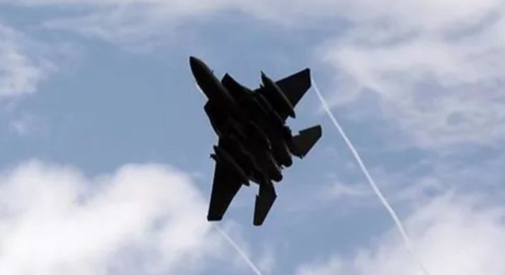 F15E fighter jet in flight