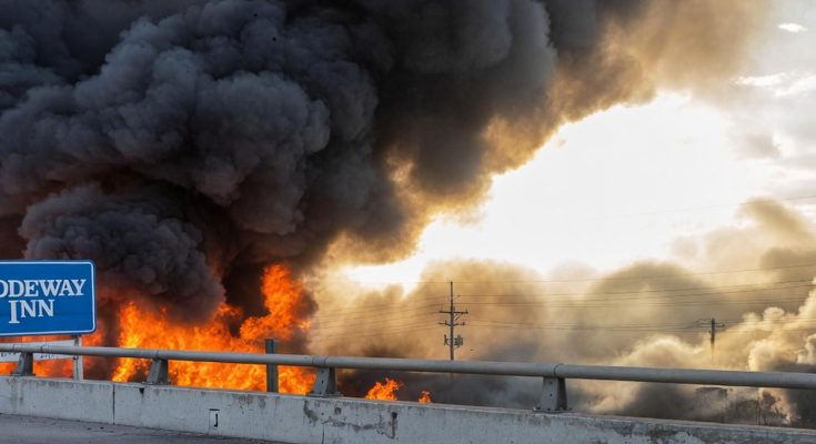 Massive fire black smoke Rodeway Inn